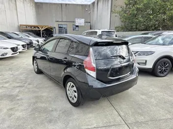 Toyota Aqua 2015 photo 3