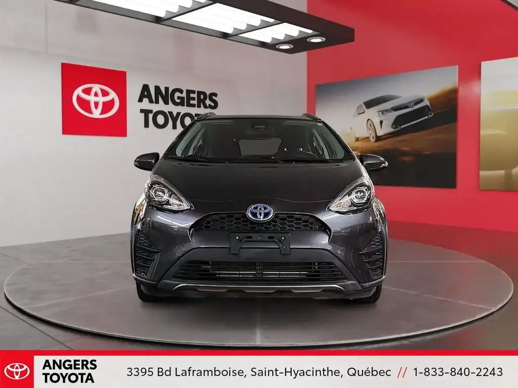 Toyota Prius C 2018 photo 2