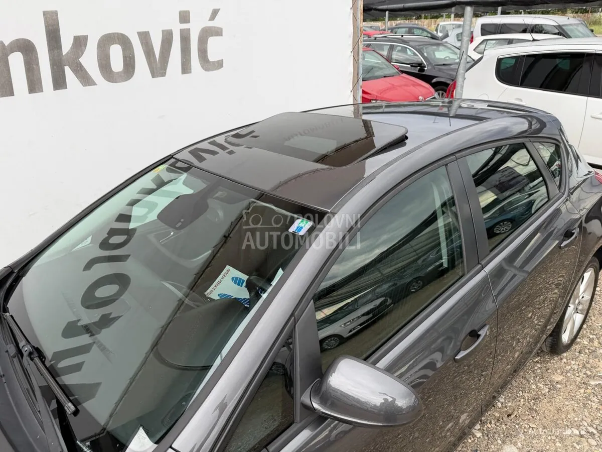 Opel Astra J 2010 photo 3