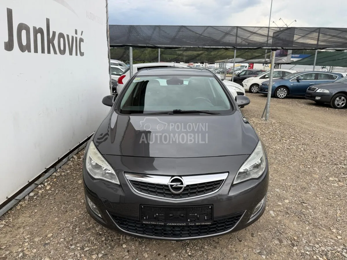 Opel Astra J 2010 photo 5