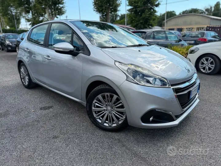 Peugeot 208 2018 photo 3