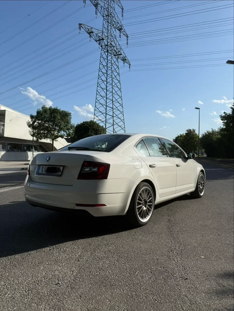 Skoda Octavia 2017 photo 2