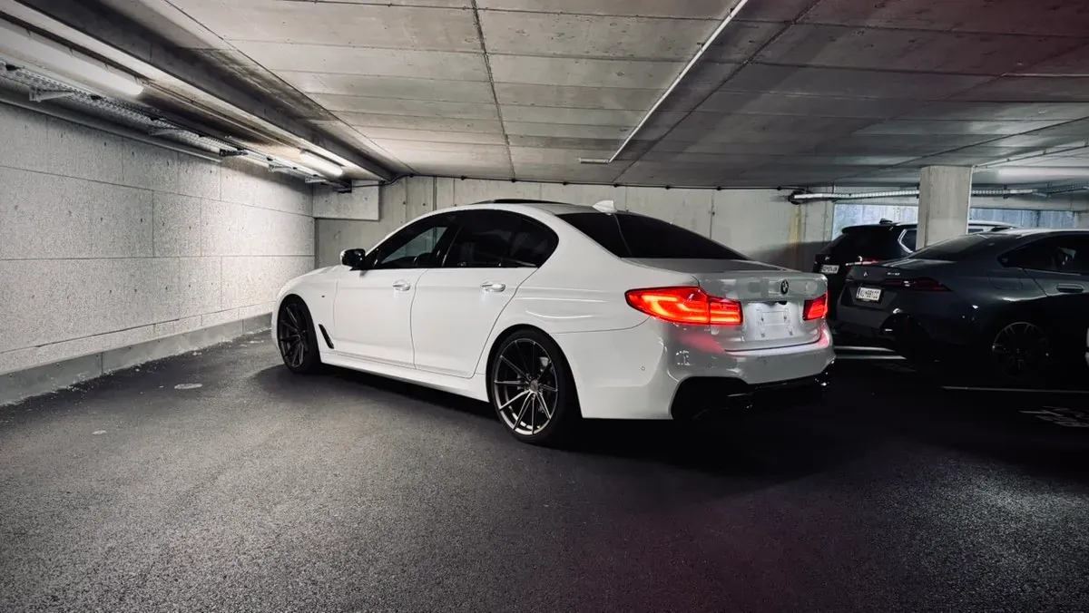 BMW 5 Series 2018 photo 2