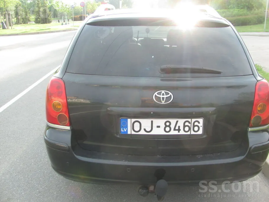 Toyota Avensis 2005 photo 2