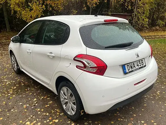 Peugeot 208 2014 photo 3