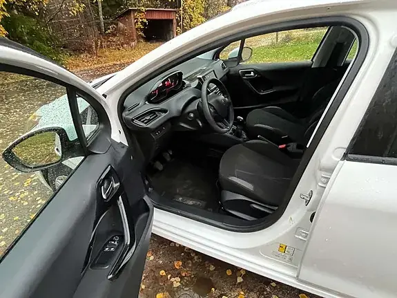Peugeot 208 2014 photo 4
