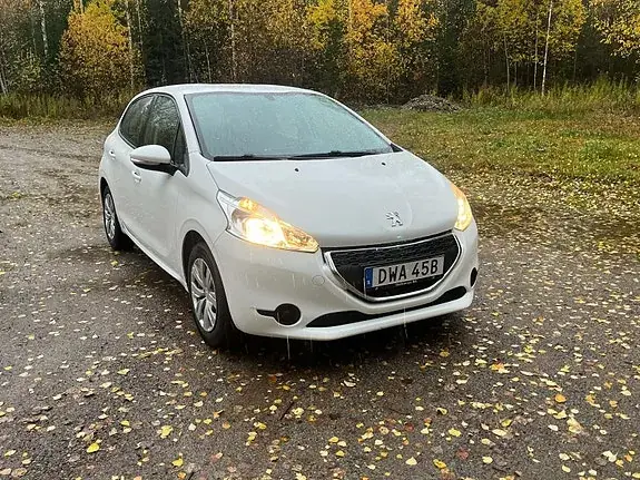 Peugeot 208 2014 photo 2