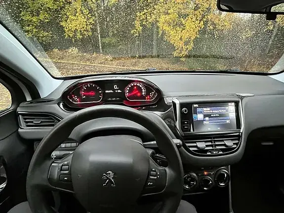 Peugeot 208 2014 photo 5
