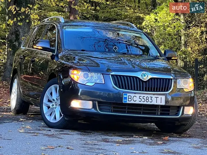 Skoda Superb 2012 photo 2