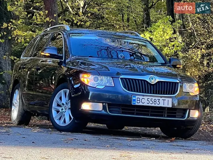 Skoda Superb 2012 photo 3