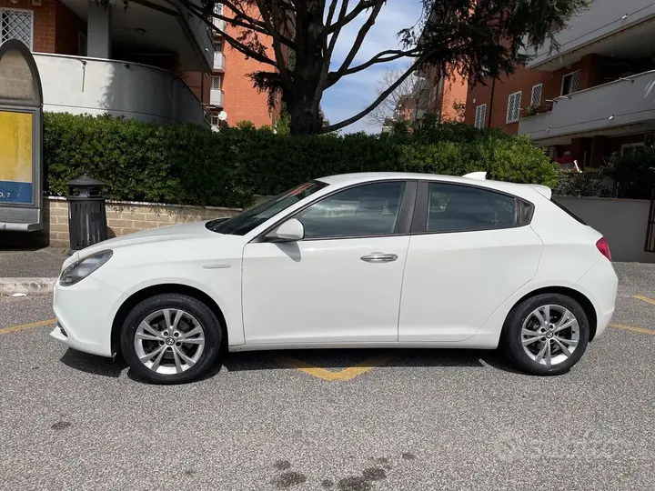 Alfa Romeo Giulietta 2015 photo 3