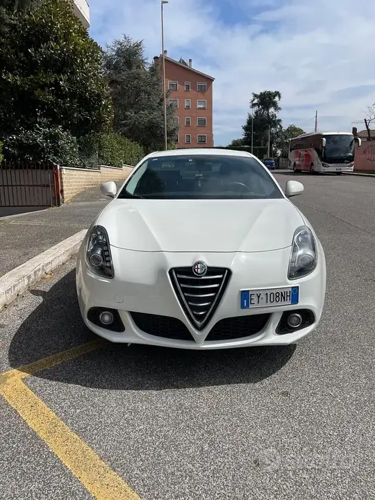 Alfa Romeo Giulietta 2015 photo 2