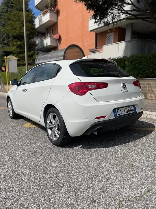 Alfa Romeo Giulietta 2015 photo 4