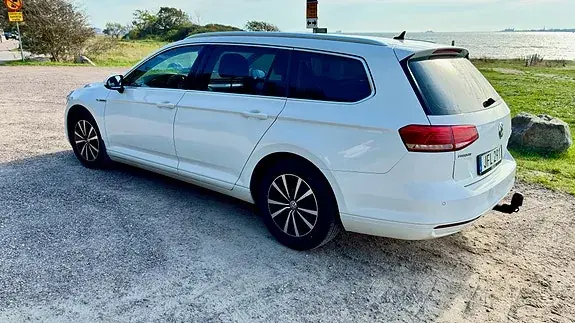 Volkswagen Passat 2017 photo 2