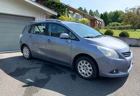 Toyota Verso 2010 photo 2