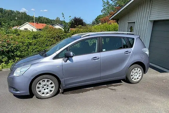 Toyota Verso 2010 photo 3
