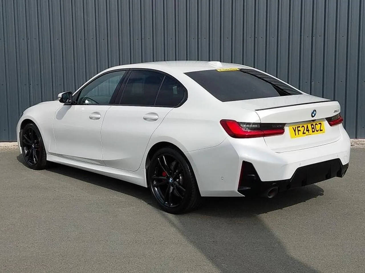 BMW 3 Series 2024 photo 2