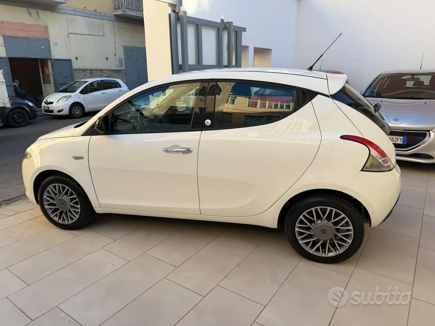 Lancia Ypsilon 2012 photo 2