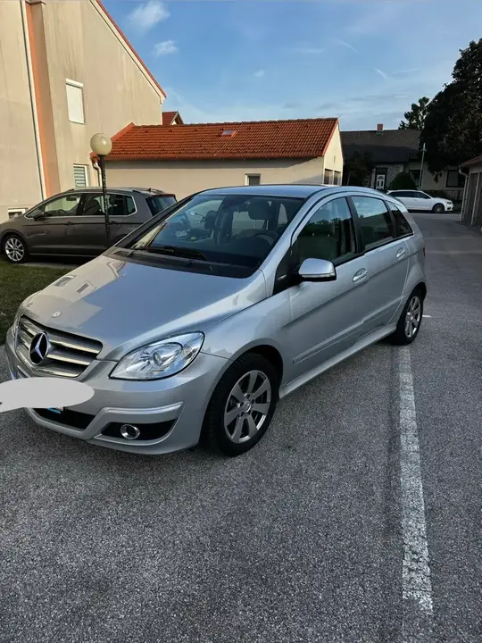 Mercedes-Benz B-Class 2010 photo 2