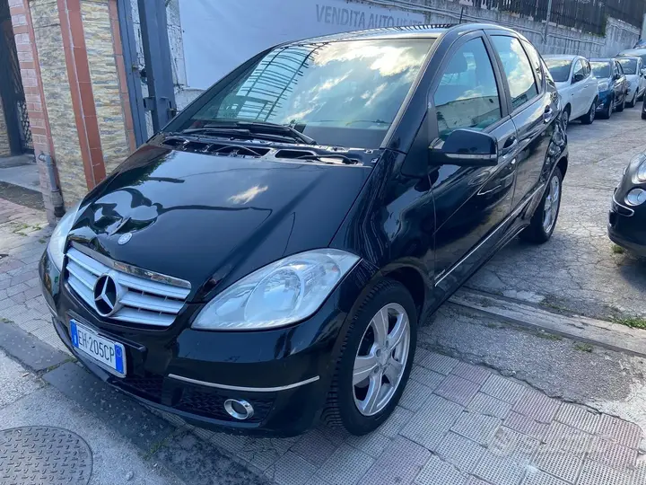 Mercedes-Benz A 2011 photo 2