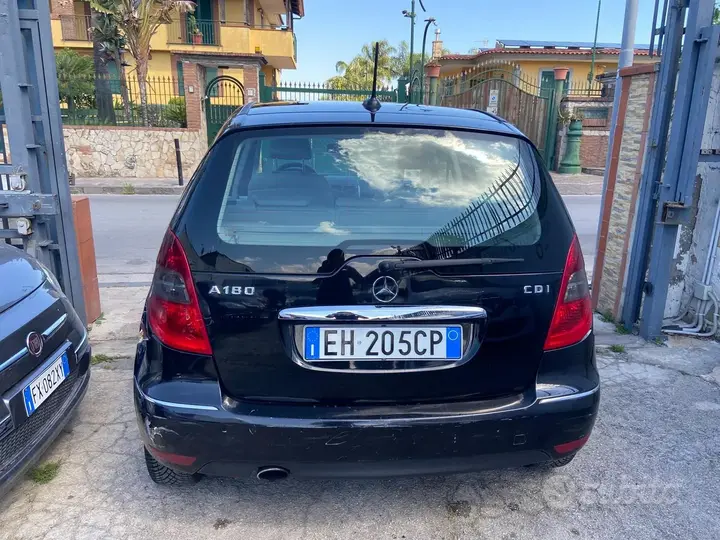 Mercedes-Benz A 2011 photo 5