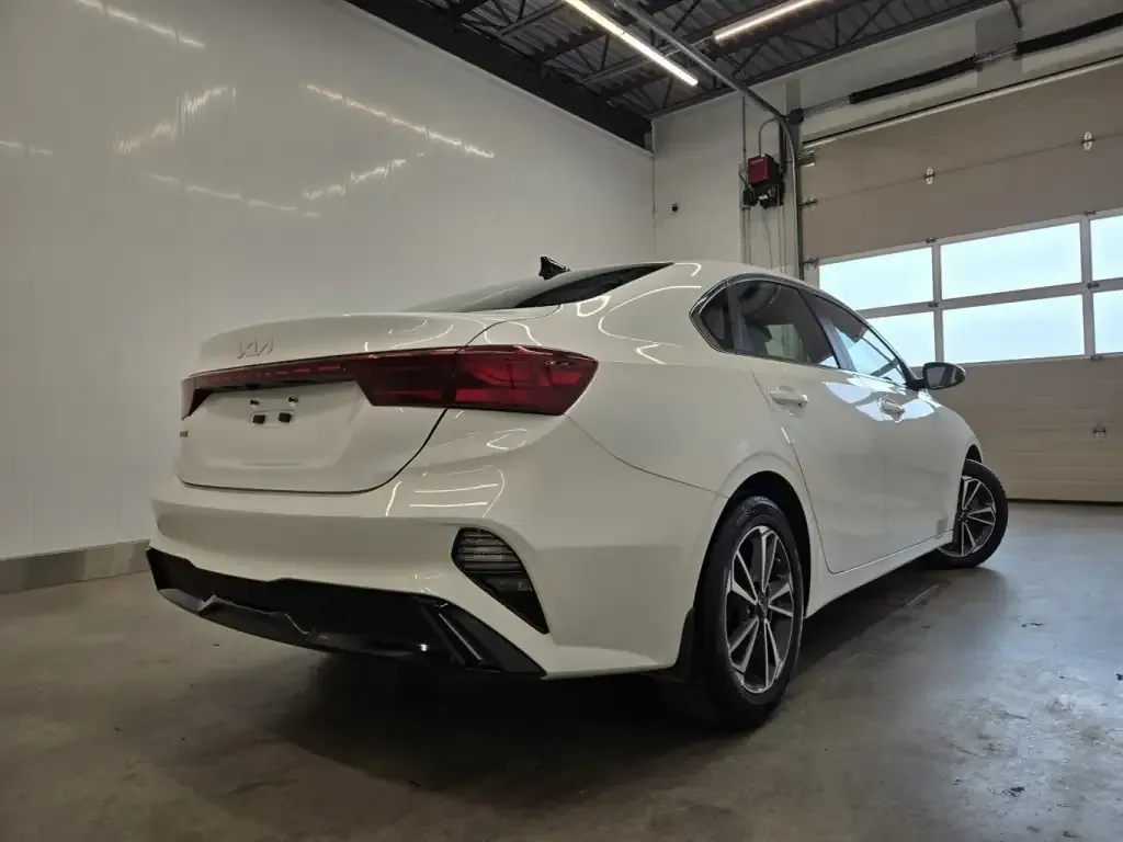 Kia Forte 2023 photo 3