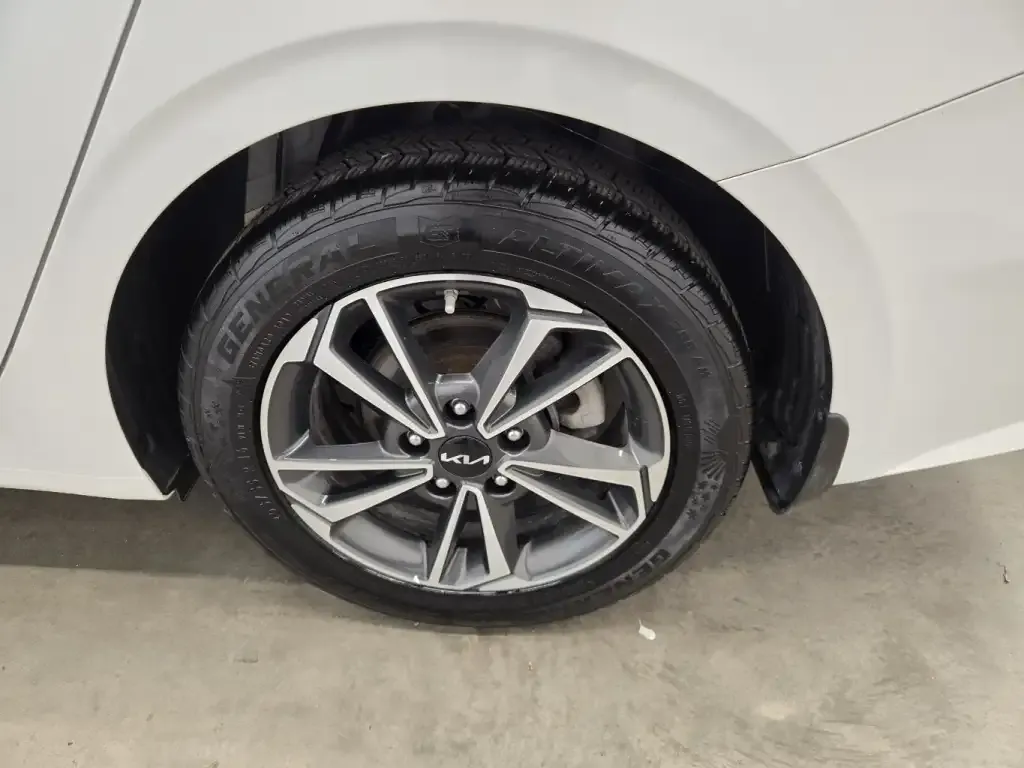 Kia Forte 2023 photo 5