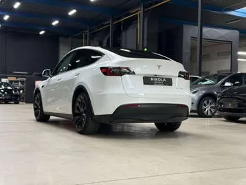 Tesla Model Y 2024 photo 2