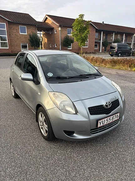 Toyota Yaris 2007 photo 2