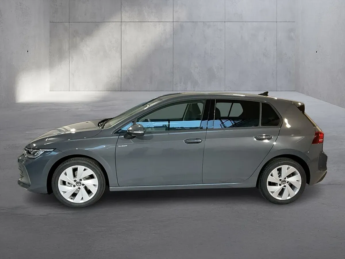 Volkswagen Golf 2026 photo 2