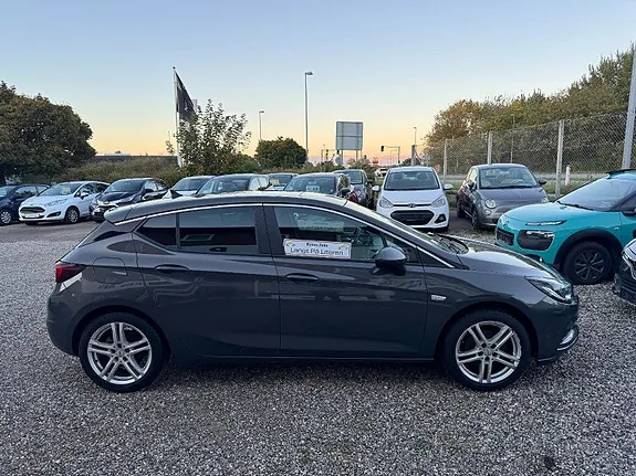 Opel Astra 2016 photo 2