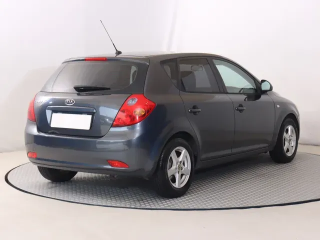 Kia Ceed 2009 photo 4