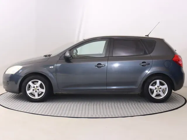 Kia Ceed 2009 photo 2