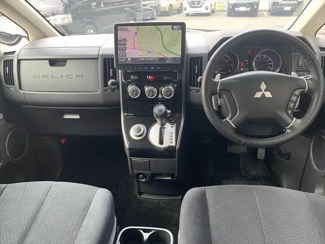 Mitsubishi Delica D:5 2018 photo 3