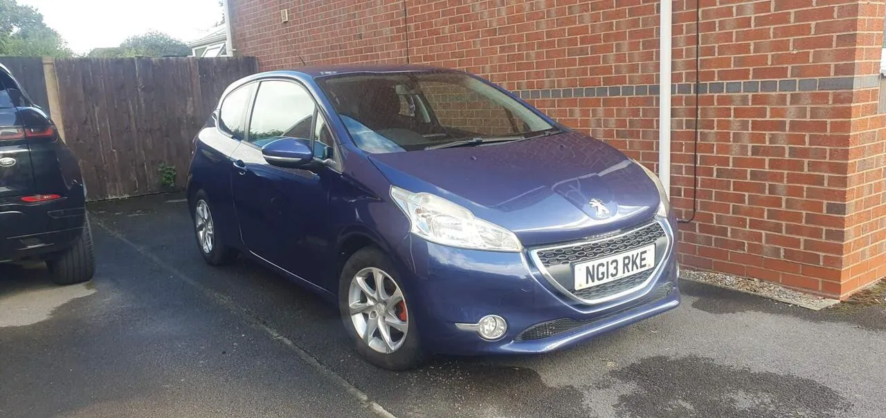 Peugeot 208 2013 photo 3