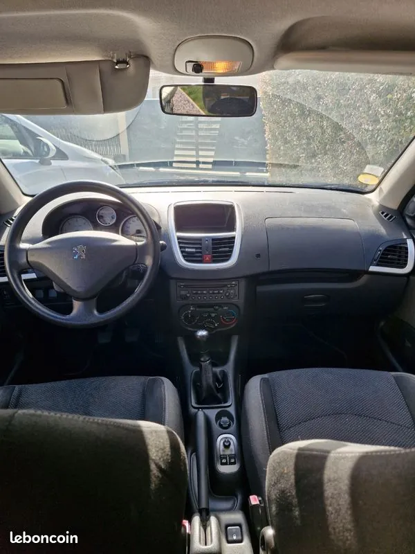 Peugeot 206 2011 photo 2