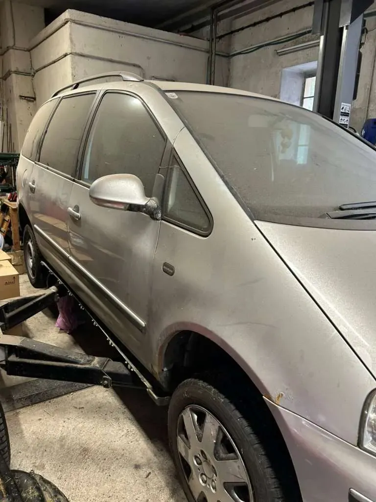 Volkswagen Sharan 2004 photo 2