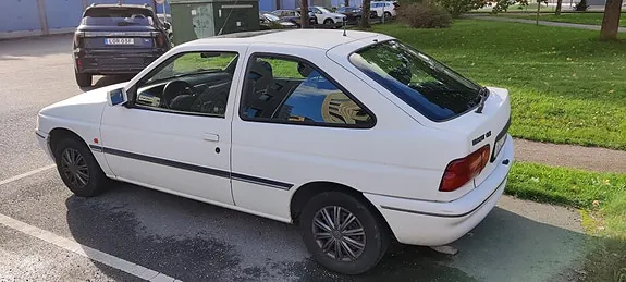 Ford Escort 1995 photo 4