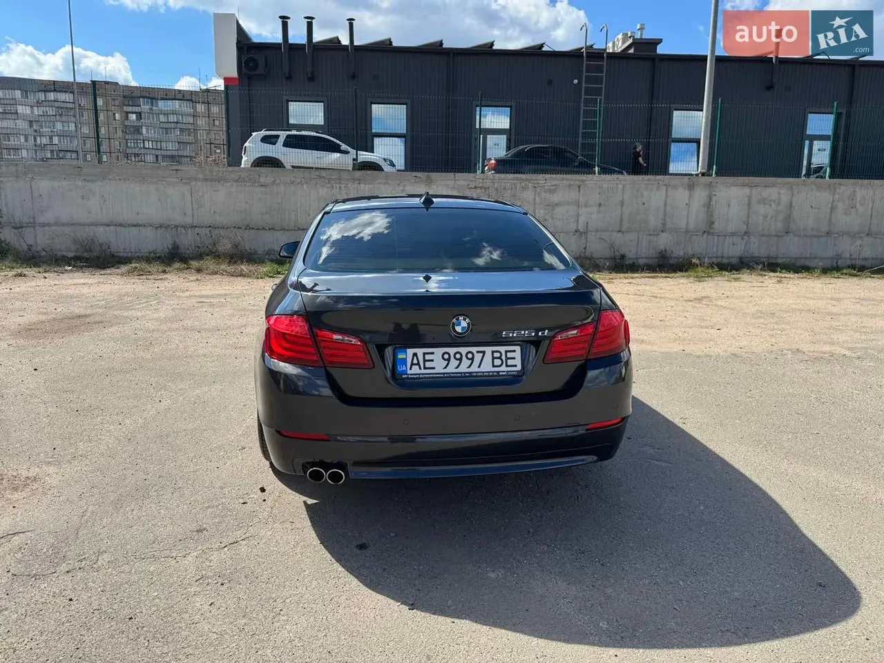 BMW 5 Series 2012 photo 2