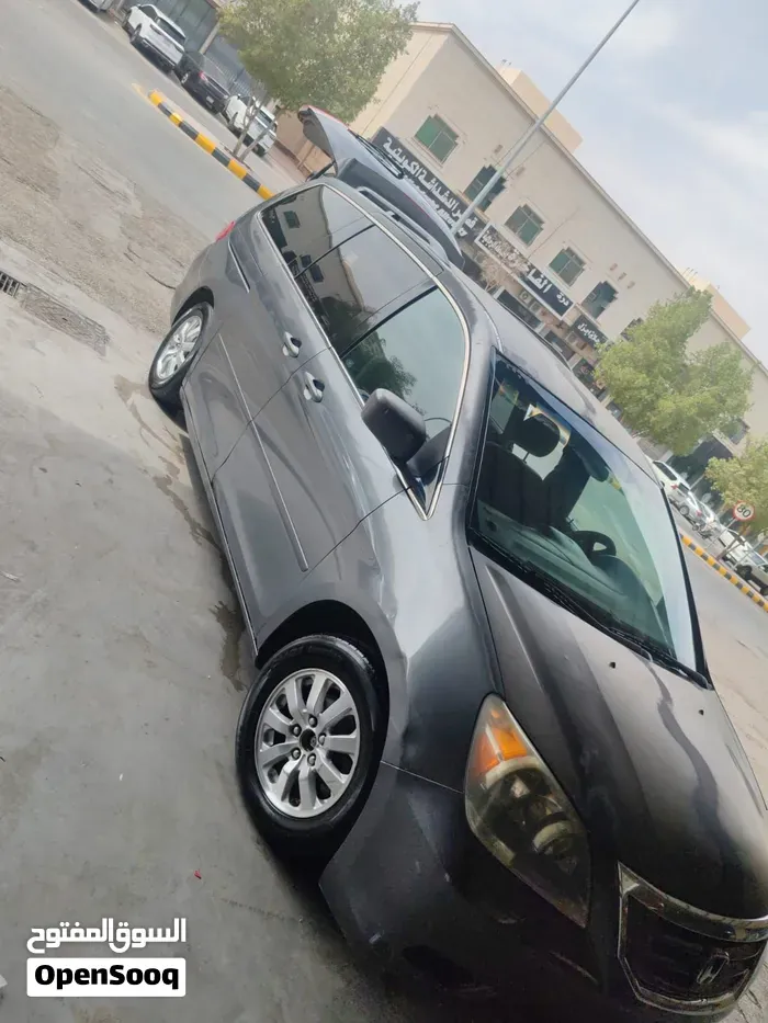 Honda Odyssey 2010 photo 2