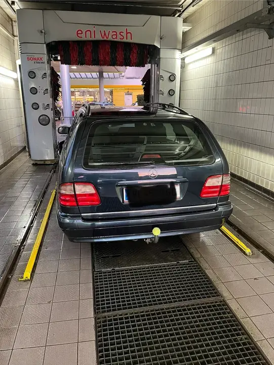 Mercedes-Benz E-Class 2004 photo 2