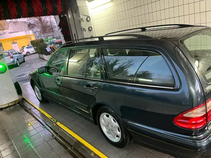 Mercedes-Benz E-Class 2004 photo 3