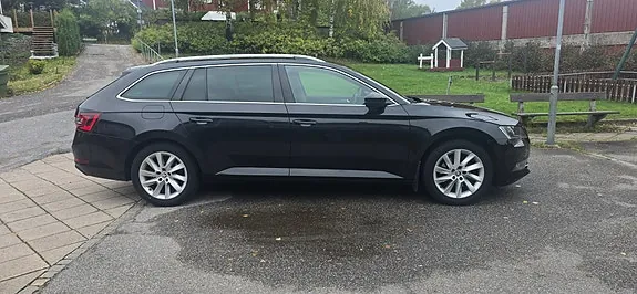 Skoda Superb 2019 photo 4