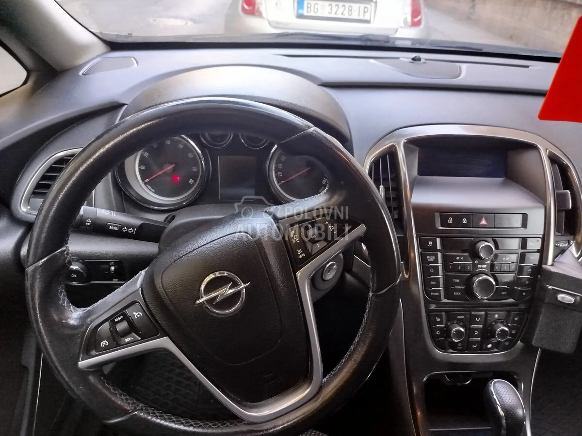 Opel Astra J 2010 photo 5
