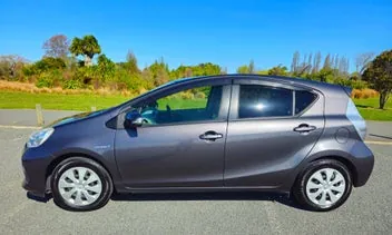 Toyota Aqua 2012 photo 3