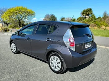 Toyota Aqua 2012 photo 4
