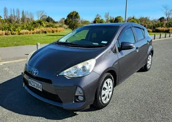 Toyota Aqua 2012 photo 2