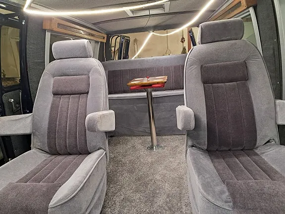 Chevrolet G20 1983 photo 2