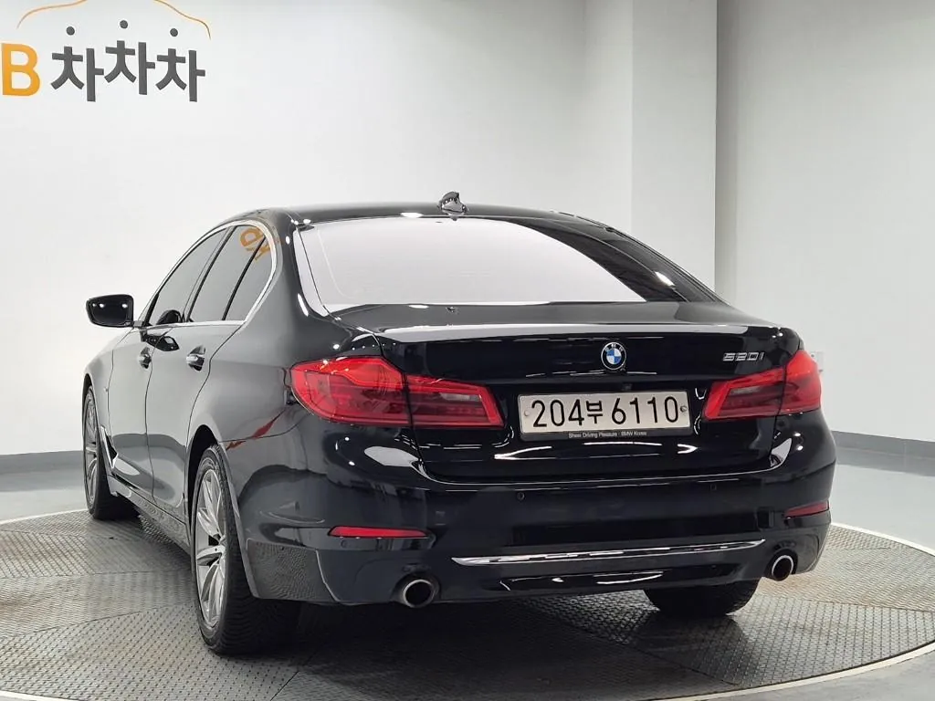 BMW 5 Series 2018 photo 2