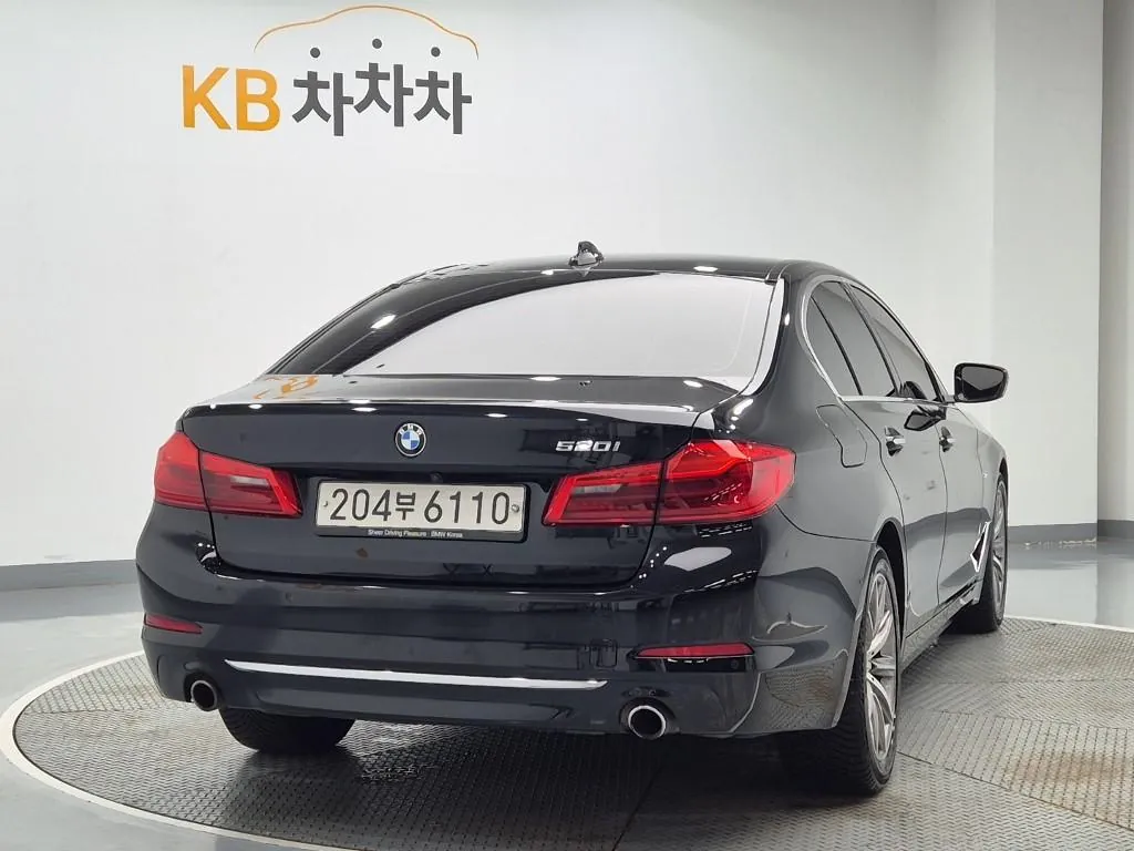 BMW 5 Series 2018 photo 3